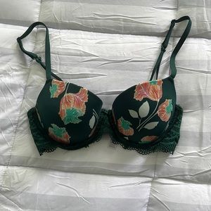 Size 34B green flower bra